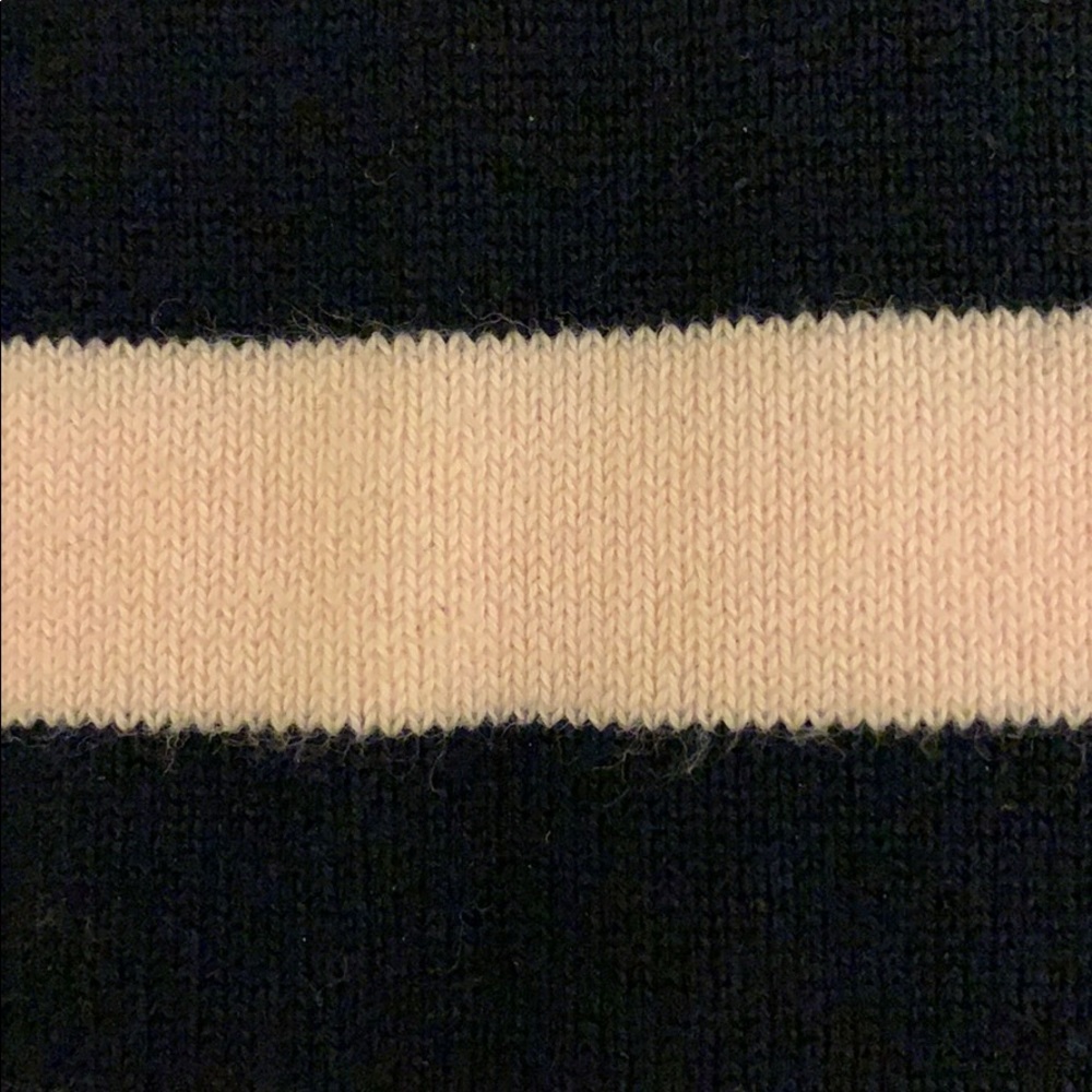 🌸Tommy Hilfiger Pima cotton v neck sweater Small - Picture 5 of 6